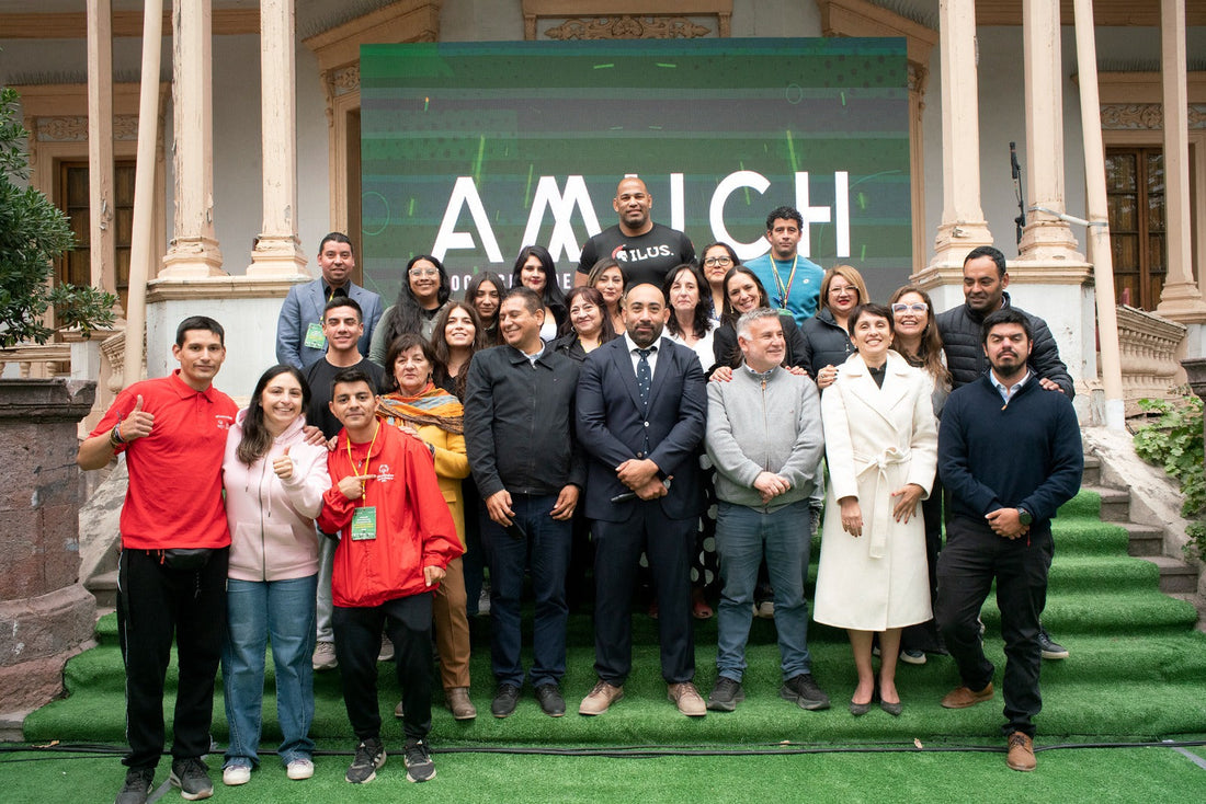 ILUS Fitness participa junto a AMUCH en el impulso del deporte comunal en Chile, con la presencia de Yasmani Acosta y referentes del deporte