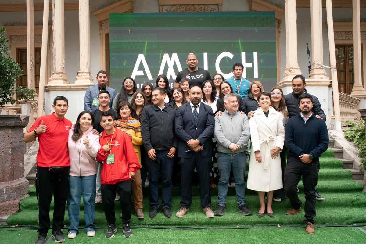 ILUS Fitness participa junto a AMUCH en el impulso del deporte comunal en Chile, con la presencia de Yasmani Acosta y referentes del deporte