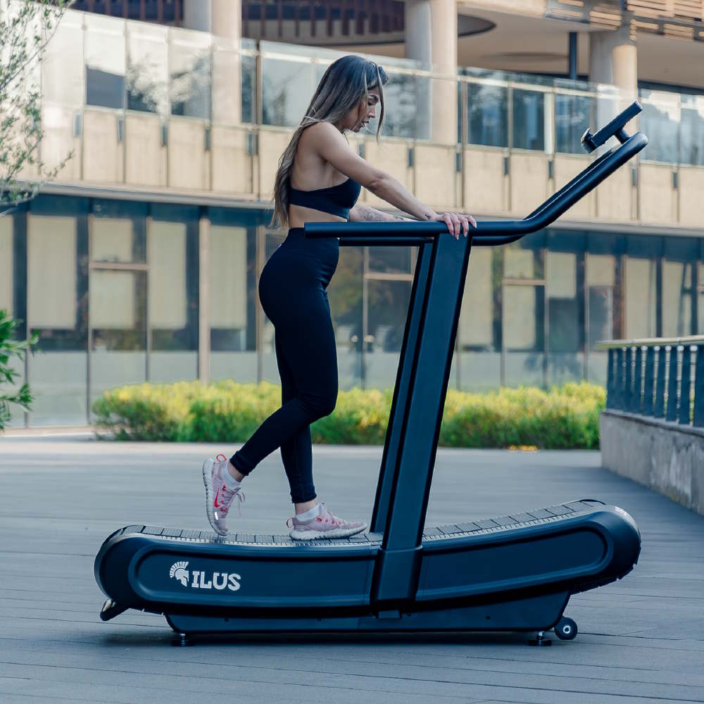 ILUS Commercial Curved Treadmill