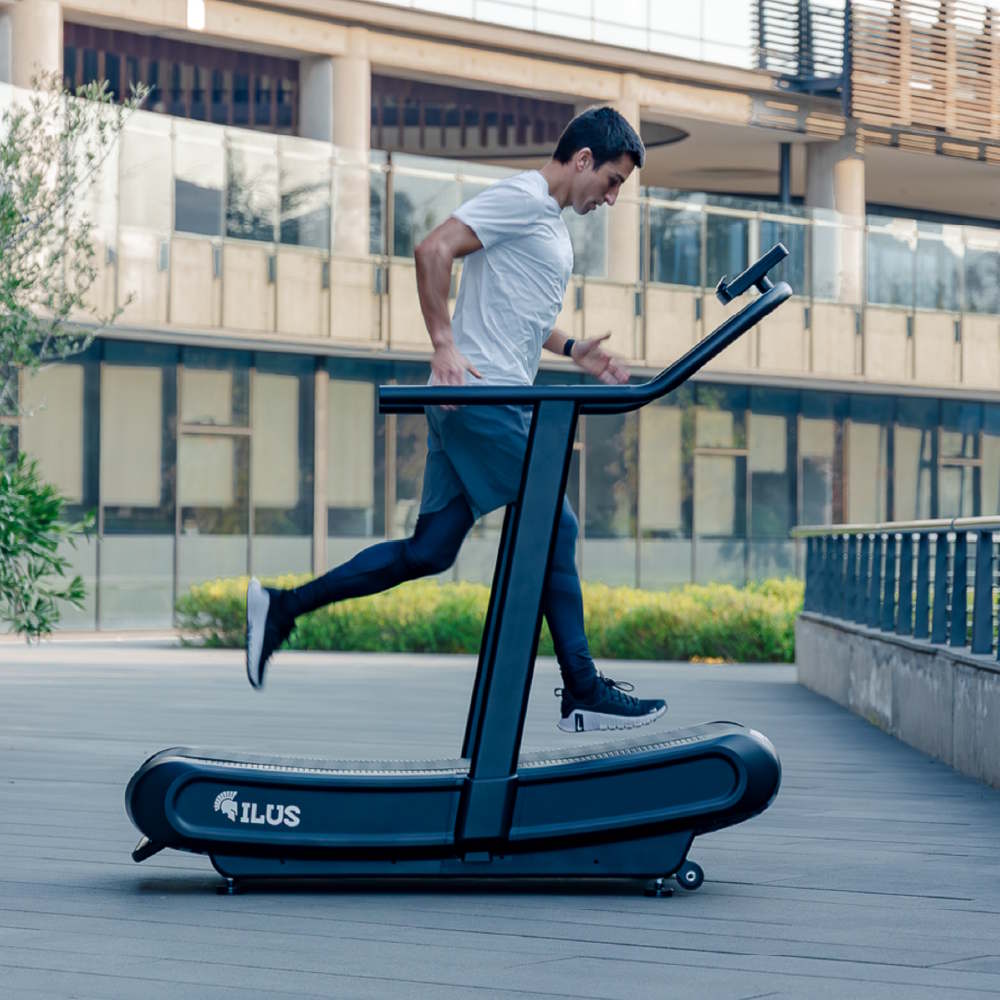 ILUS Commercial Curved Treadmill