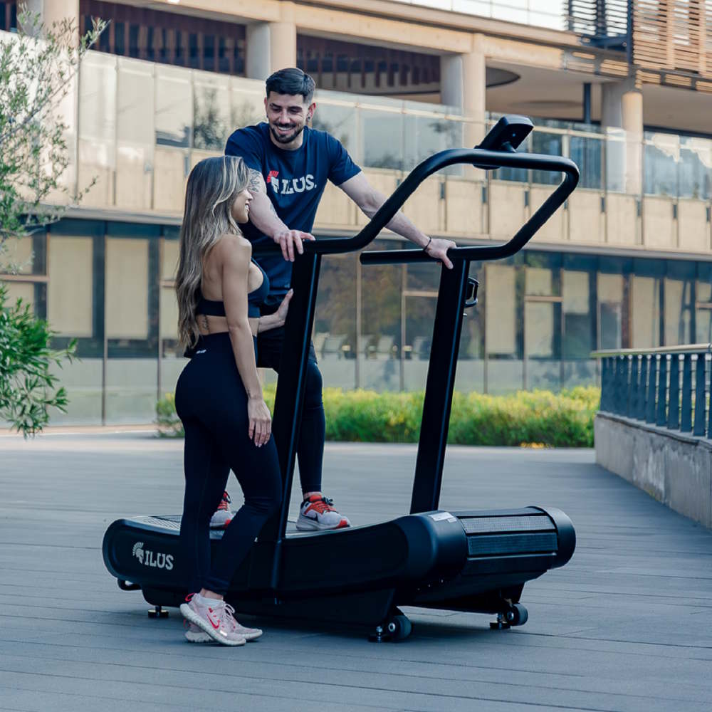 ILUS Commercial Curved Treadmill