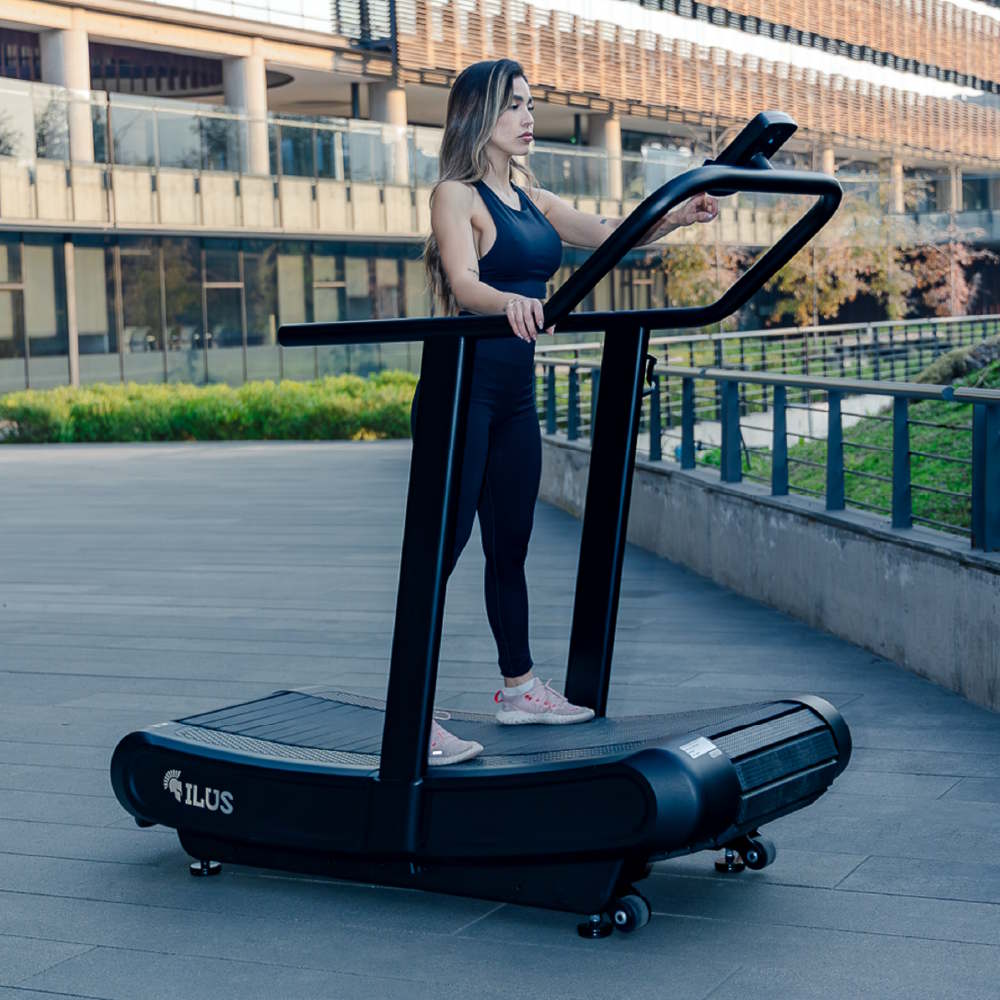 ILUS Commercial Curved Treadmill