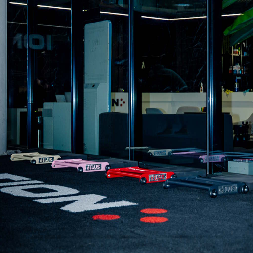 ILUS Core Roller Platinum Red